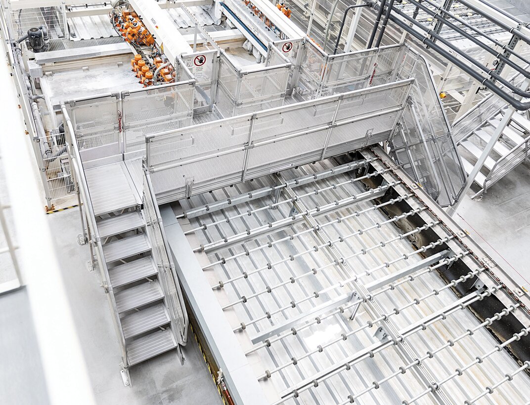 Günzburger Steigtechnik bridging steps can be adapted individually to requirements. They guarantee maximum safety at work while also improving efficiency in production and transport systems.  | © MUNK GmbH